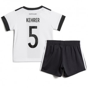 Tyskland Thilo Kehrer #5 Replika Babytøj Hjemmebanesæt Børn VM 2022 Kortærmet (+ Korte bukser)